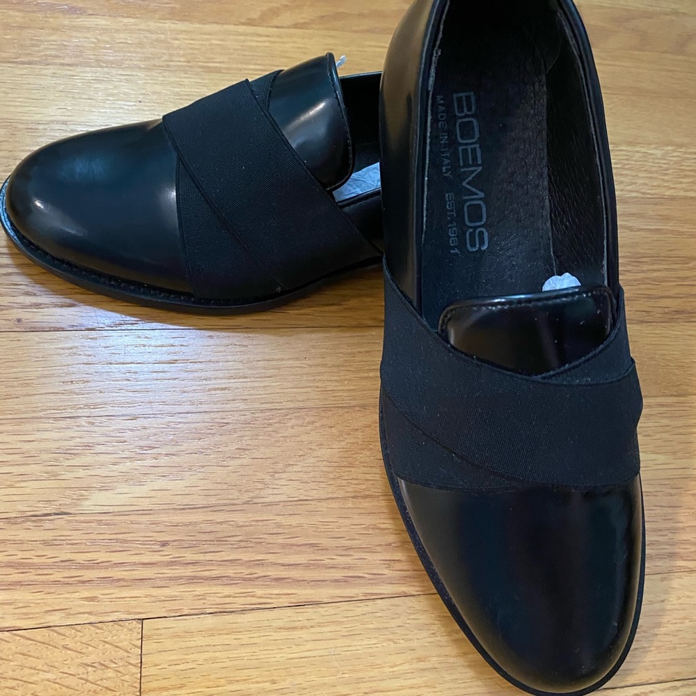 Beautiful black leather loafers made in Italy!